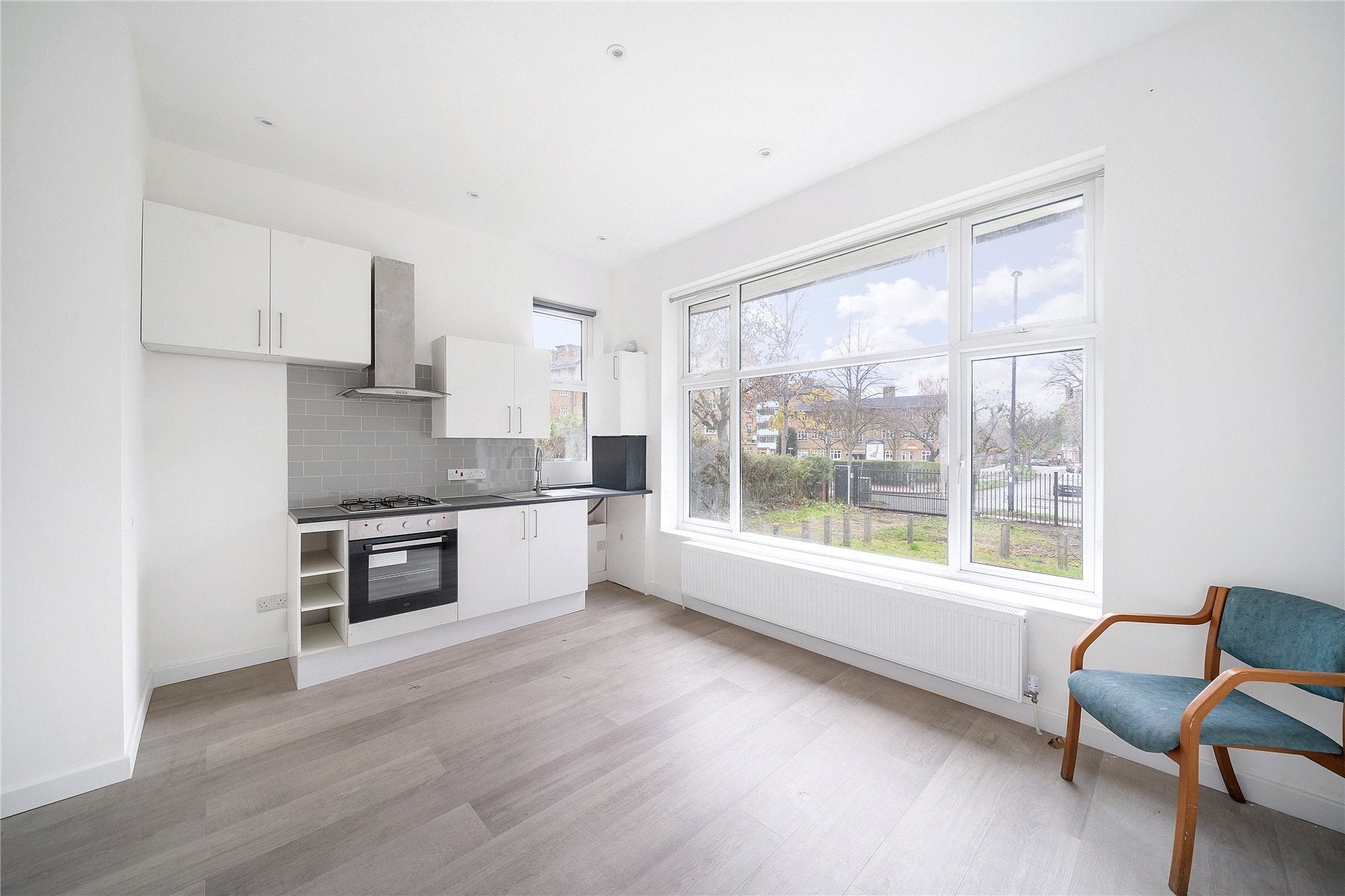 Flat Aldrington Road in Greater London
