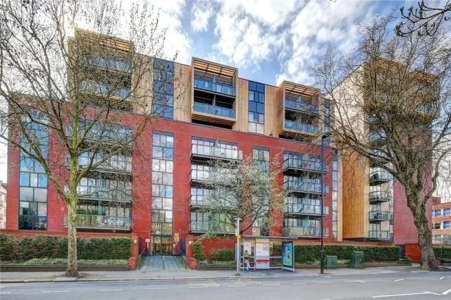 Flat London Road in Greater London