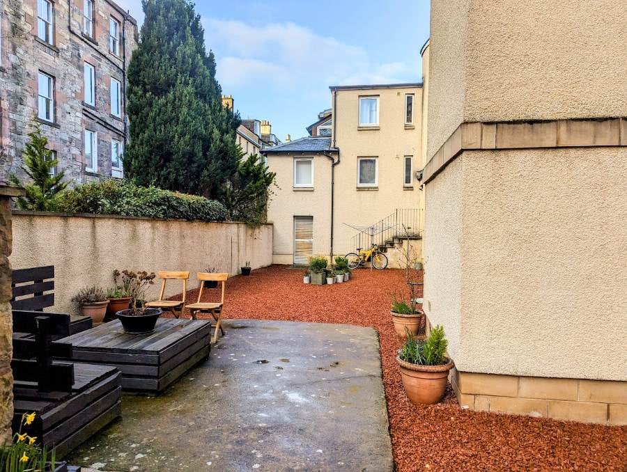 Flat Trafalgar Lane in City of Edinburgh