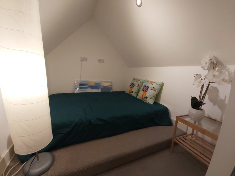 Room Frimley Gardens in Greater London