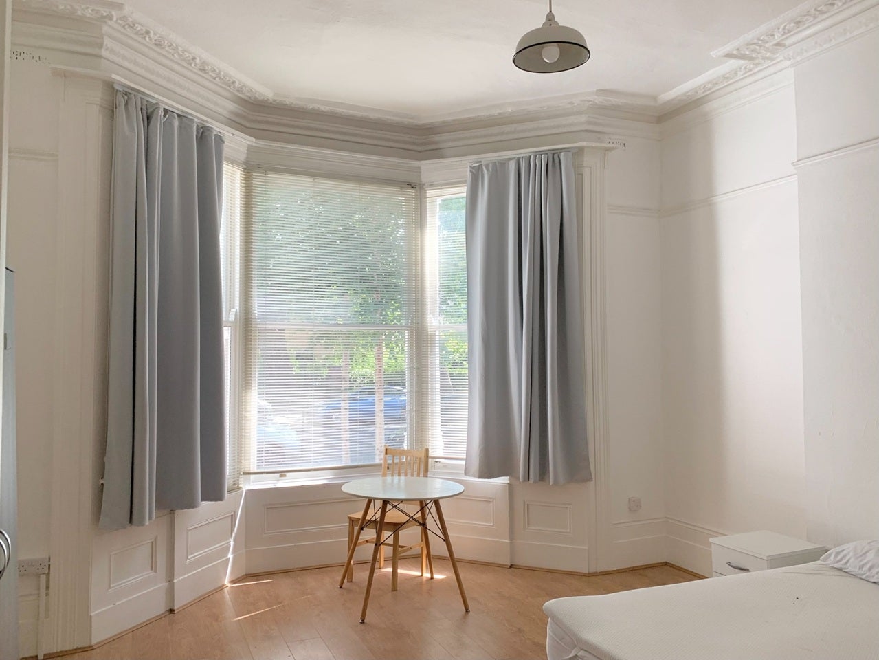 Flat Cazenove Road in Greater London