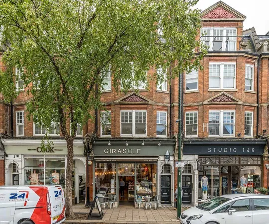 Flat High Street in Greater London