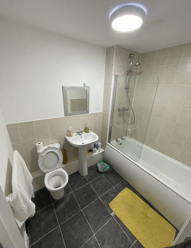 Room Eccles New Road in Salford
