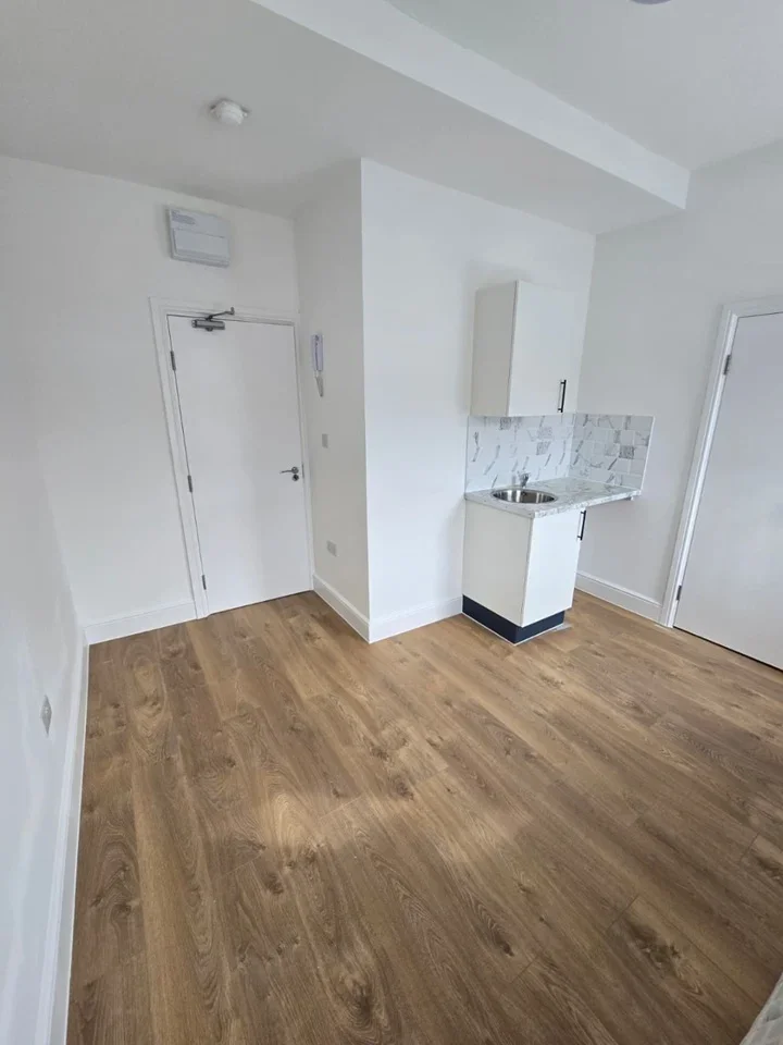 Flat Lancaster Road in Greater London
