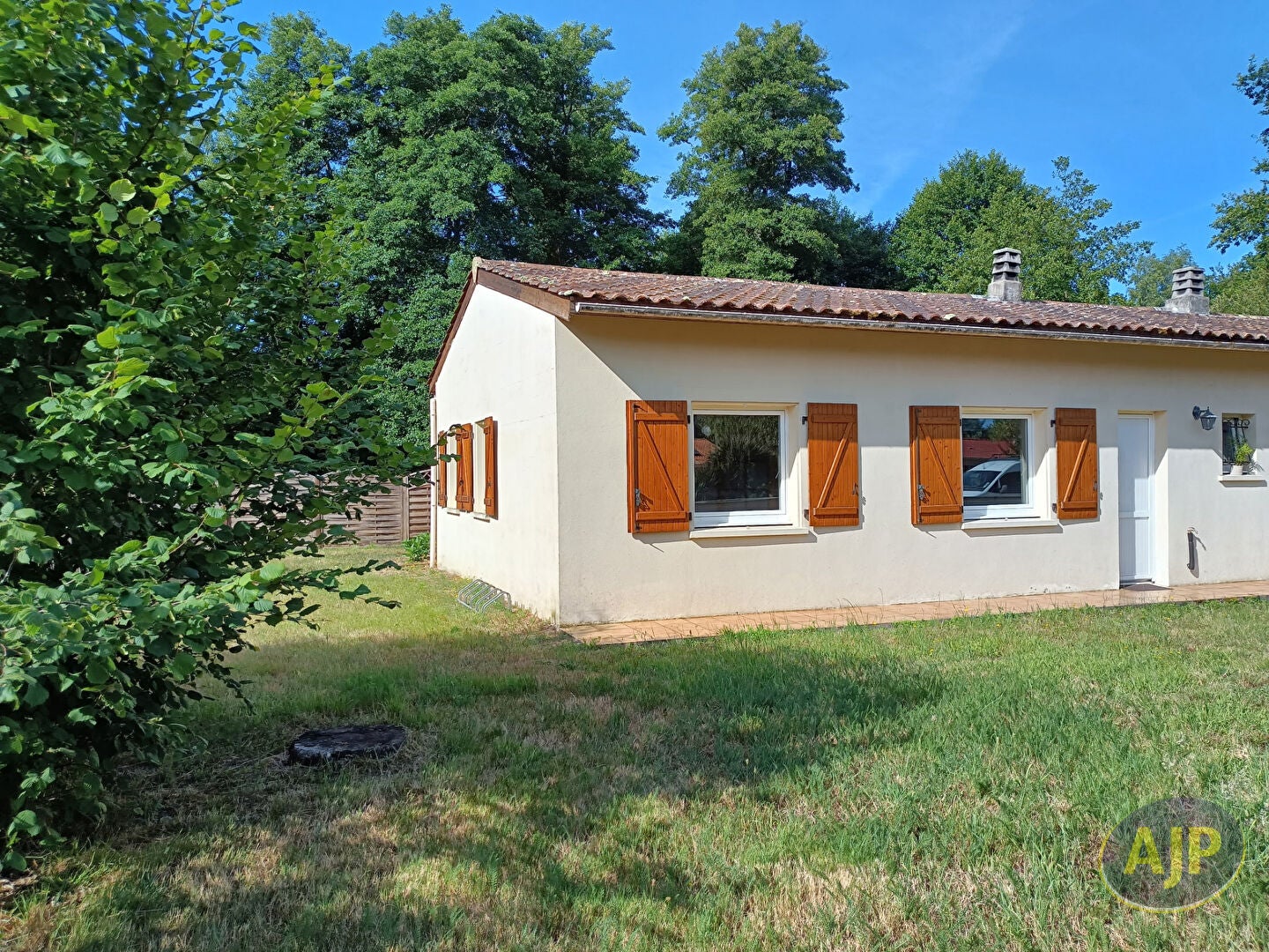 House Route du Grand Village in Dussac