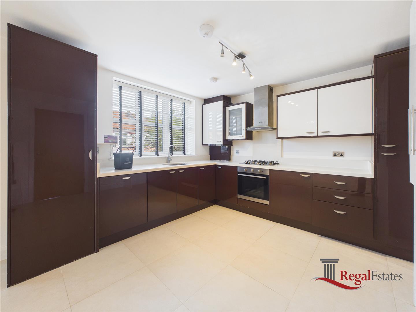 Flat Vaughan Road in Greater London