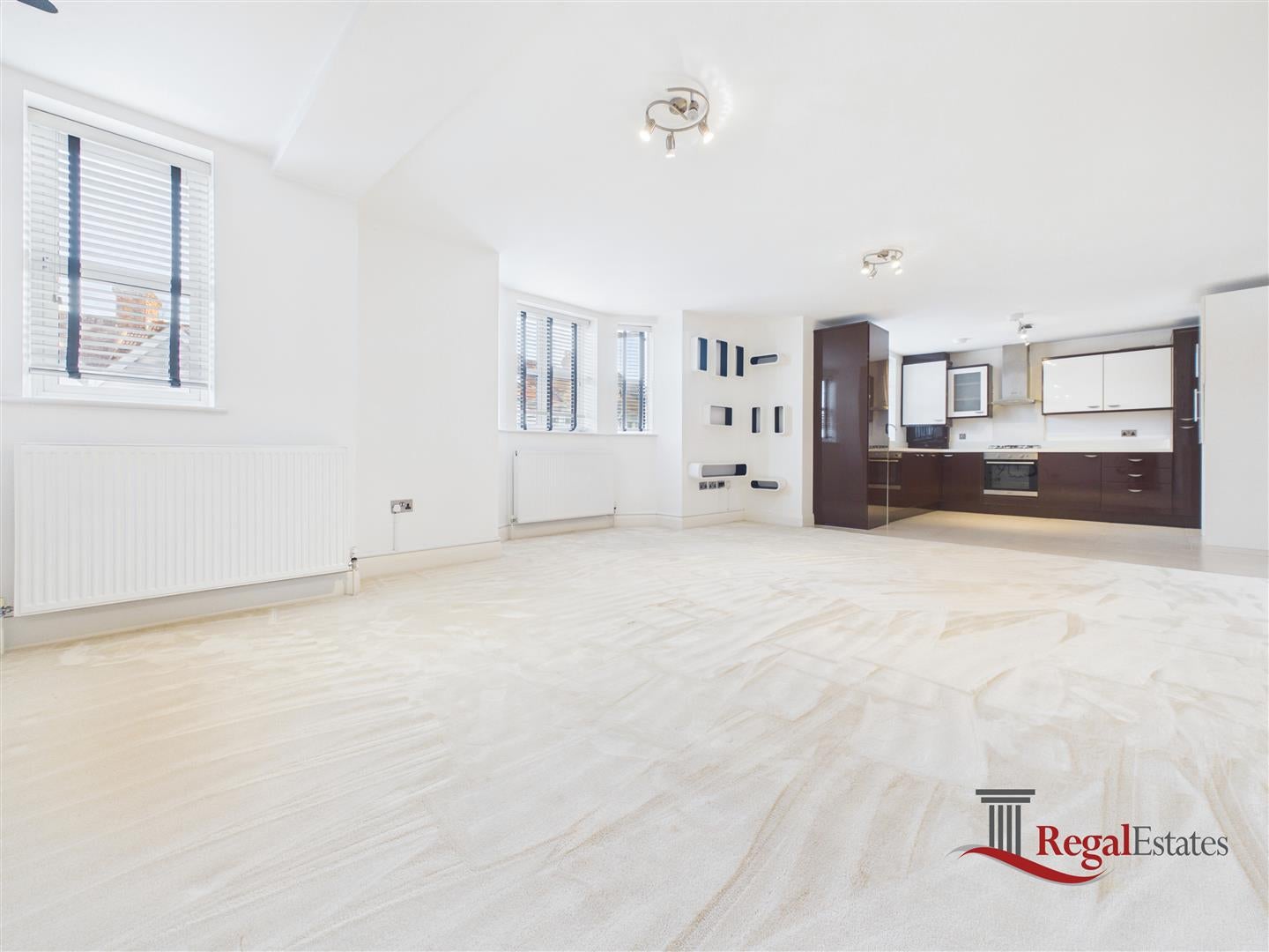 Flat Vaughan Road in Greater London