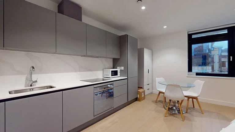 Flat Great West Road in Greater London