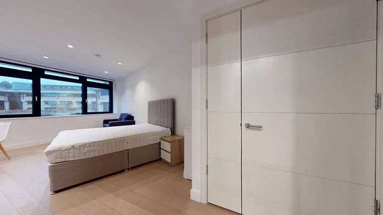 Flat Great West Road in Greater London
