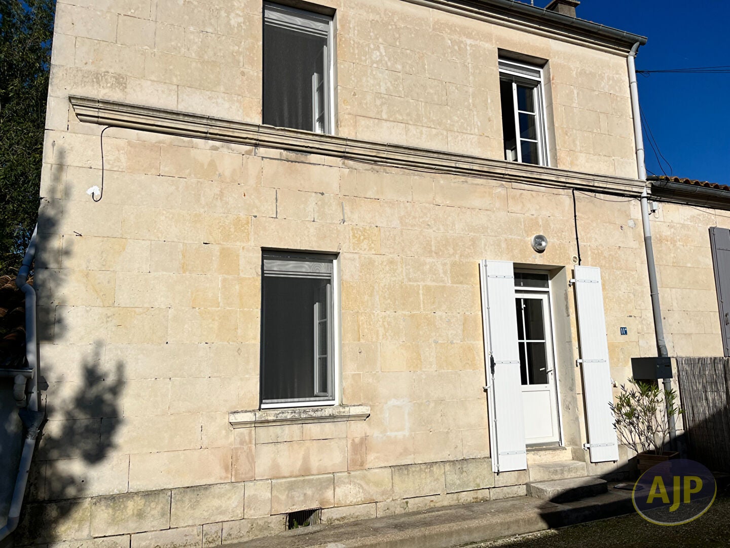 Maison Chemin de l’Abeille à Roussines