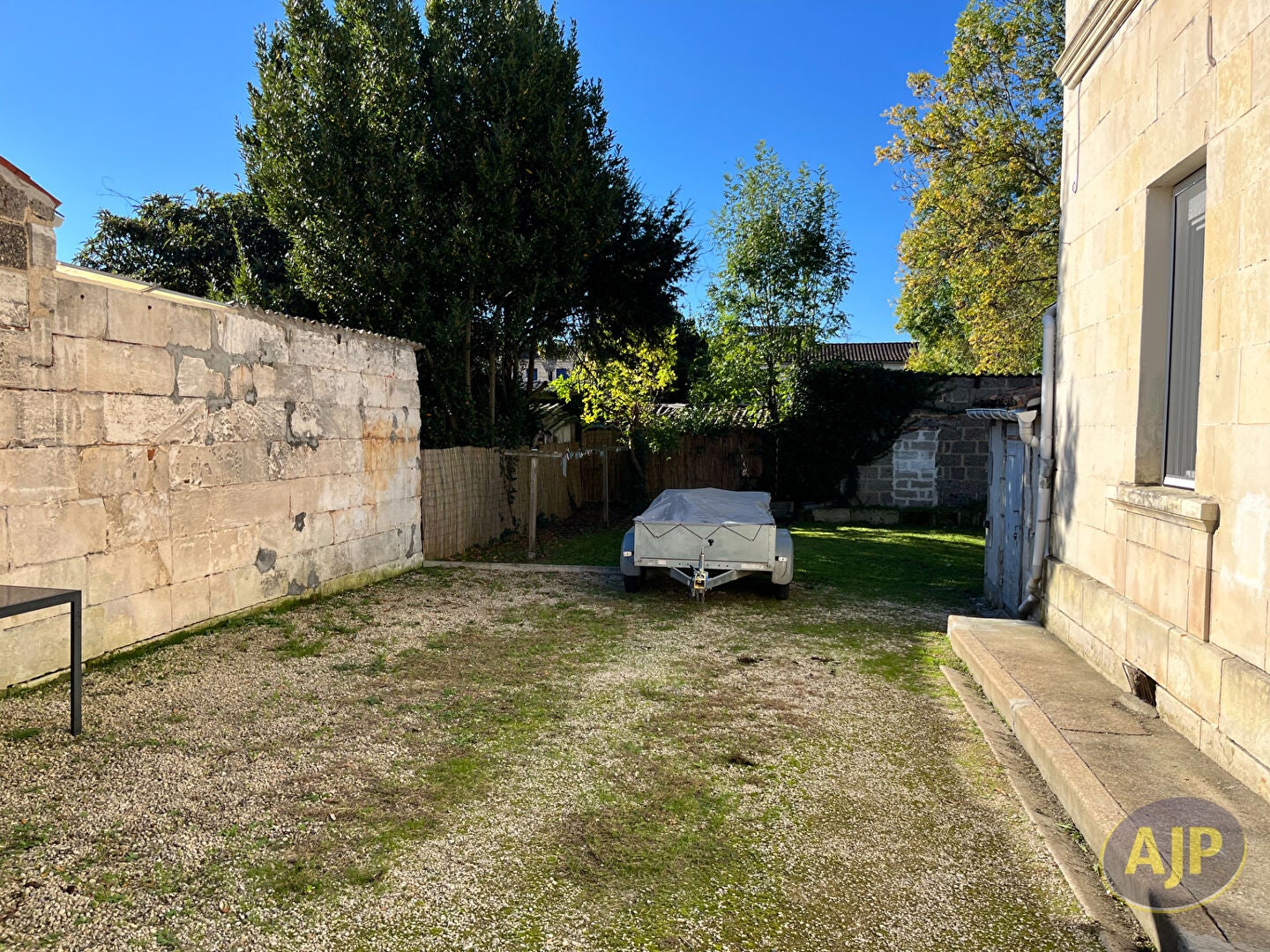 Maison Chemin de l’Abeille à Roussines