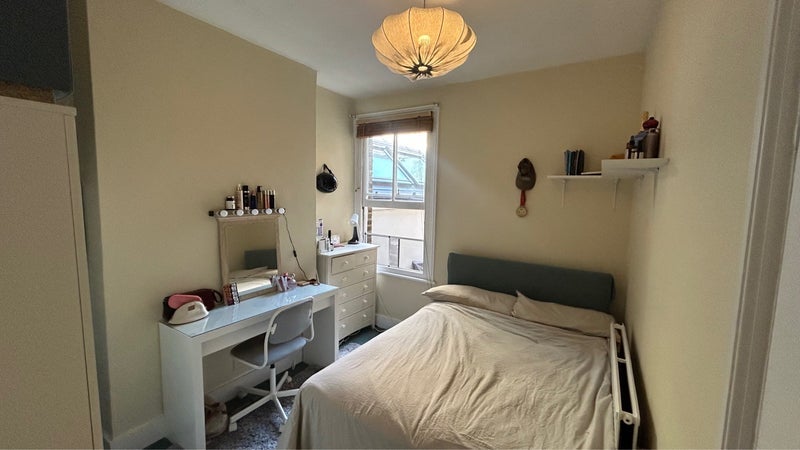 Room Fulham Palace Road in Greater London