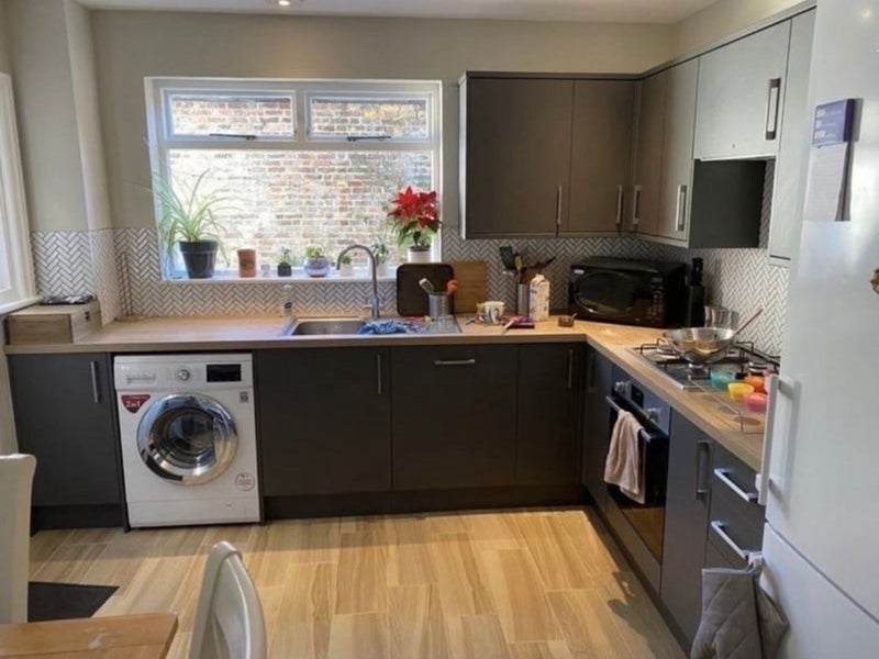 Room Fulham Palace Road in Greater London