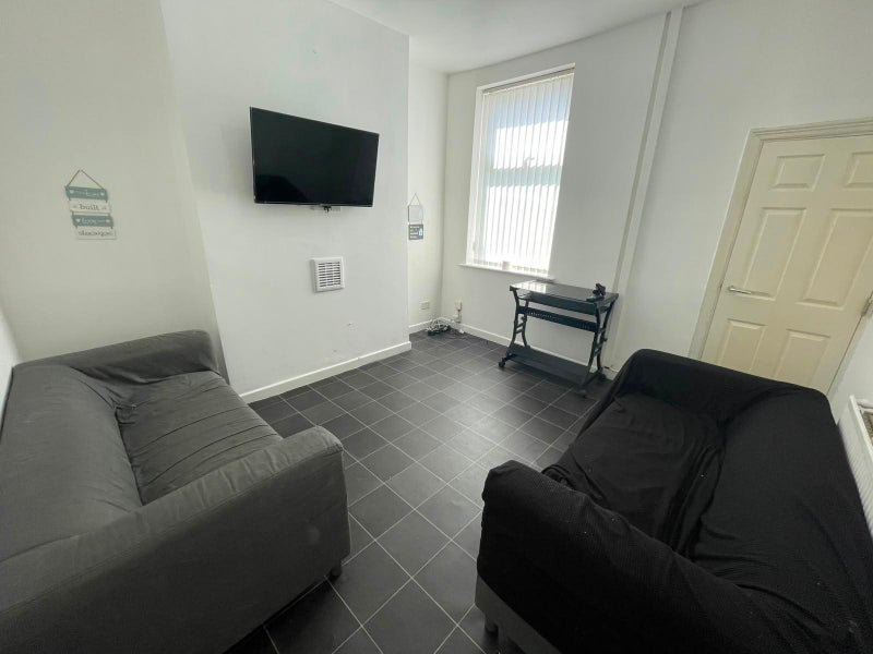 Room Picton Road in Liverpool