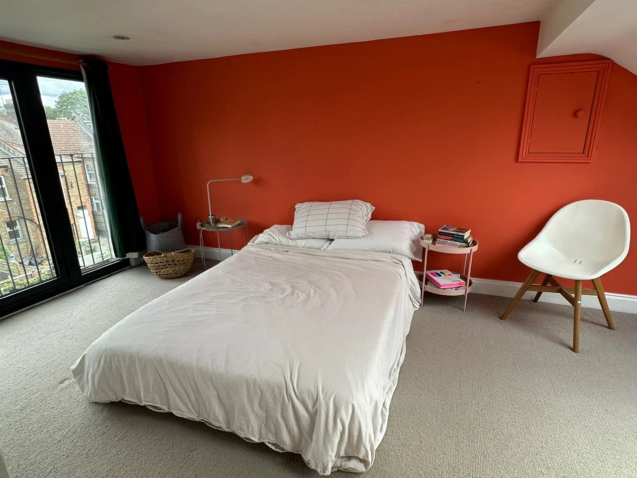 Room Elphinstone Road in Greater London