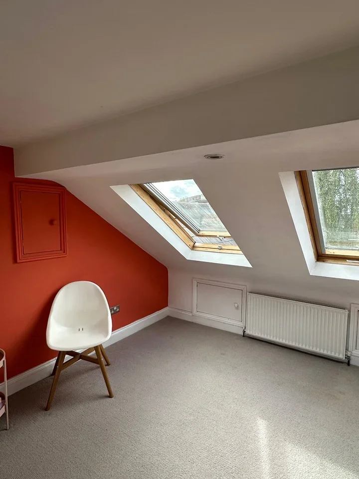 Room Elphinstone Road in Greater London