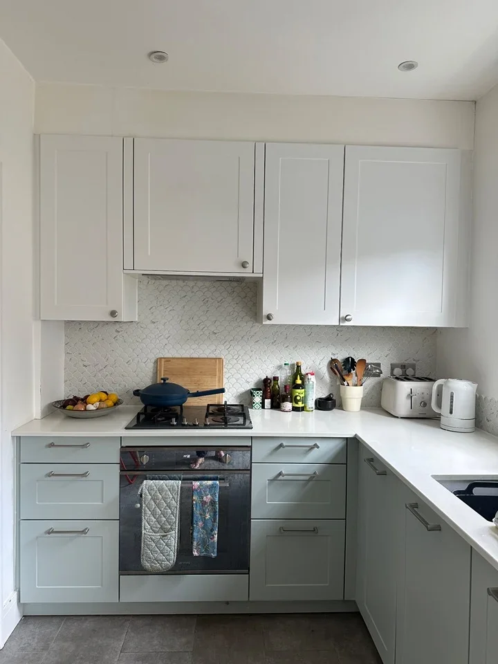 Room Elphinstone Road in Greater London