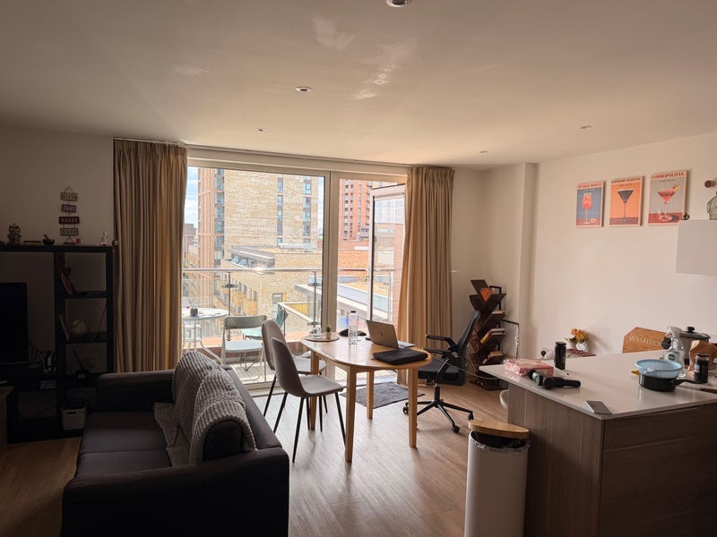 Room Plough Way in Greater London