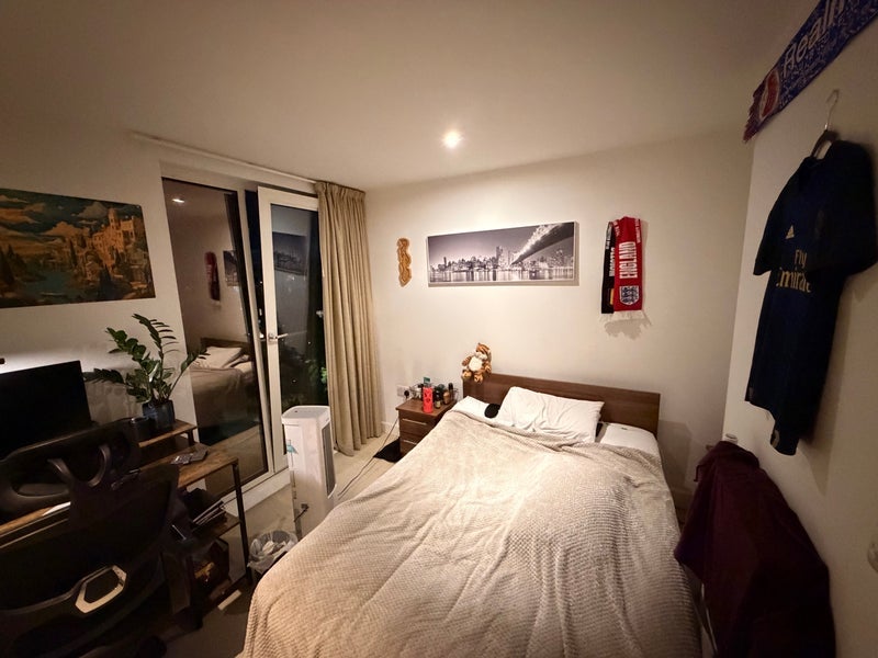 Room Plough Way in Greater London