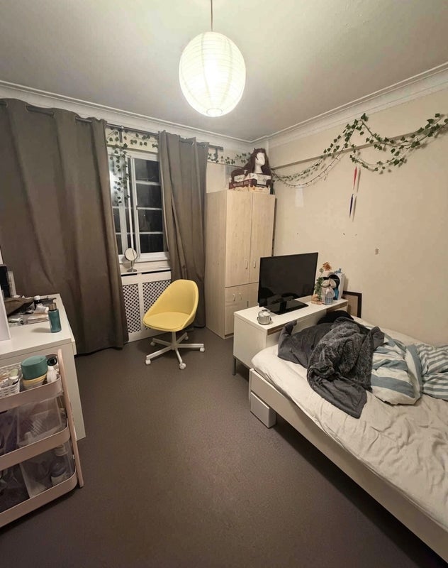 Room Streatham High Road in Greater London