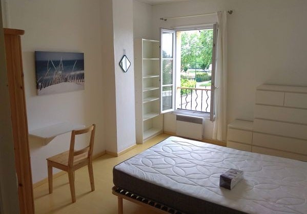 Chambre Rue des Treilles à Libourne