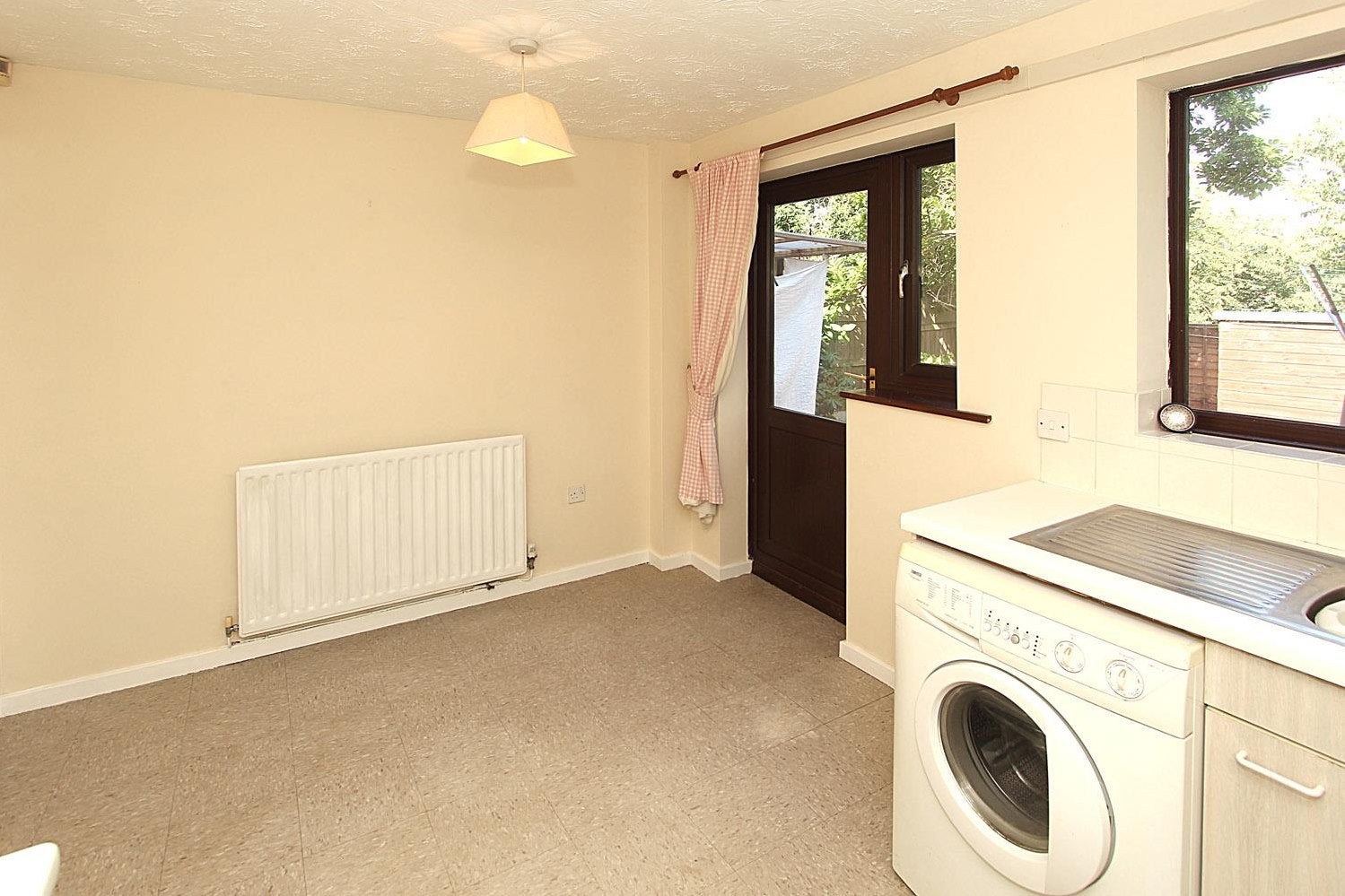 House Evergreen Close in Coseley