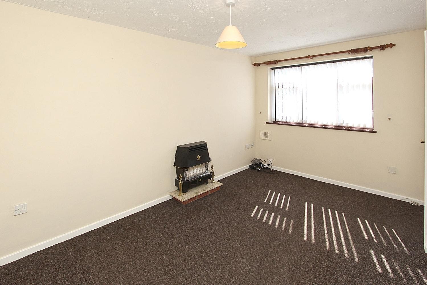 House Evergreen Close in Coseley
