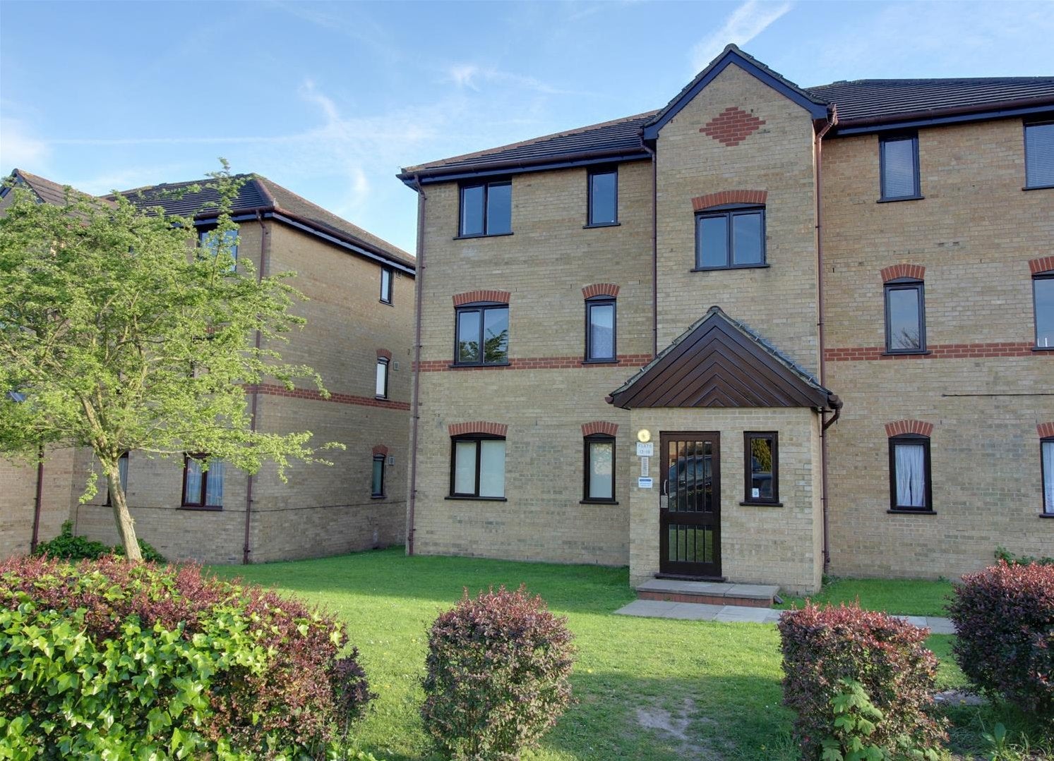 Flat Lincoln Road in Greater London