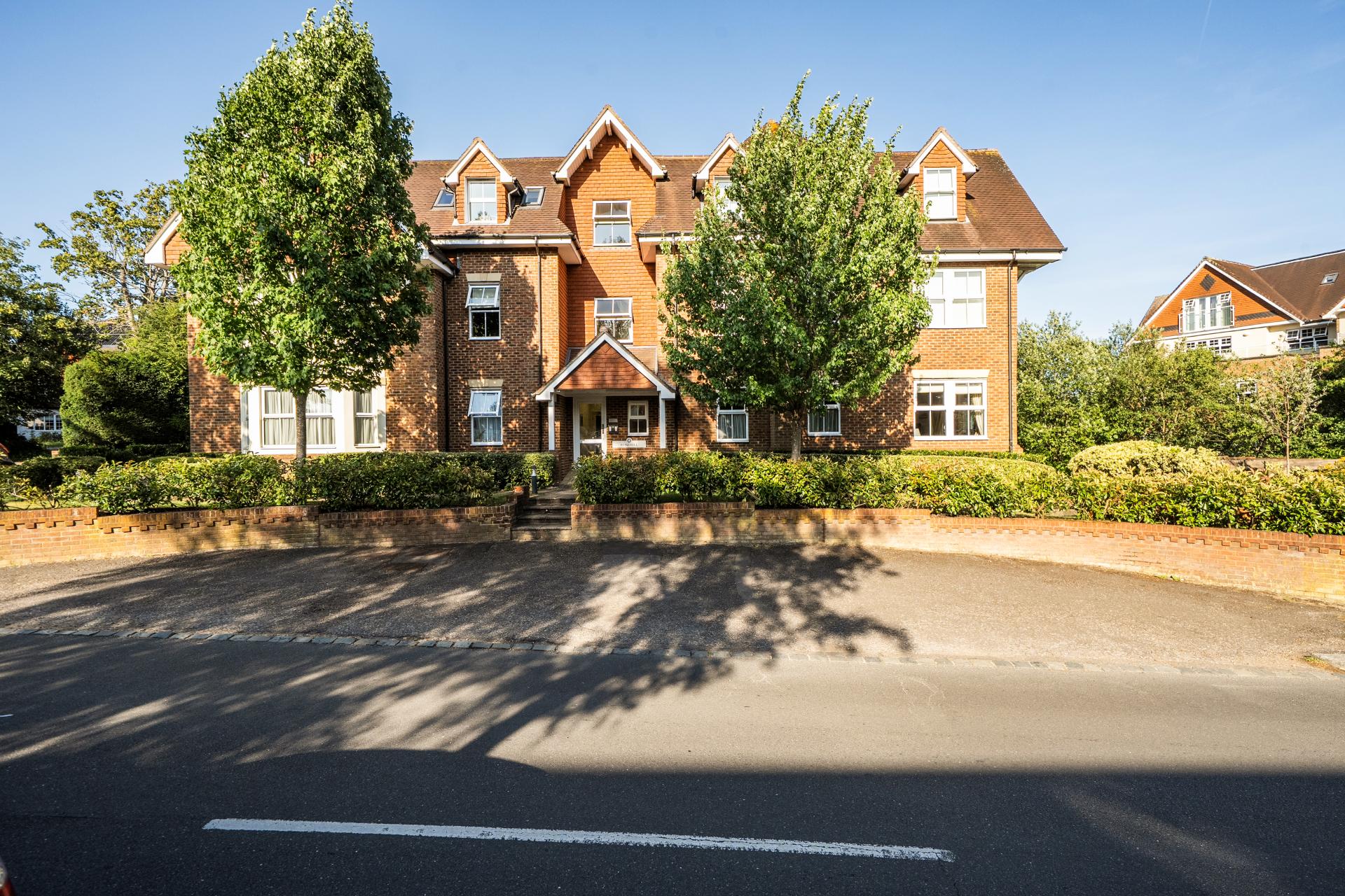 Flat Wray Common Road in Reigate and Banstead