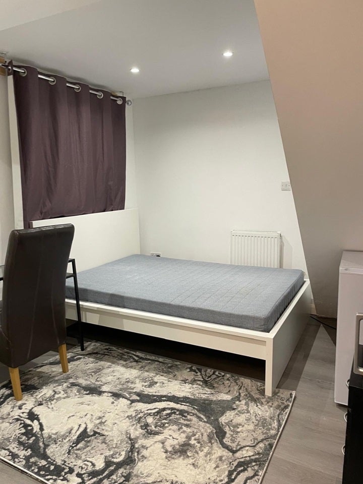 Room Flora Street in Cardiff