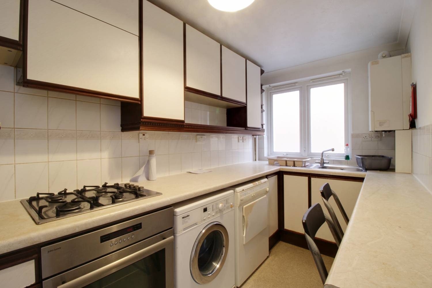 Flat Haling Park Road in Greater London