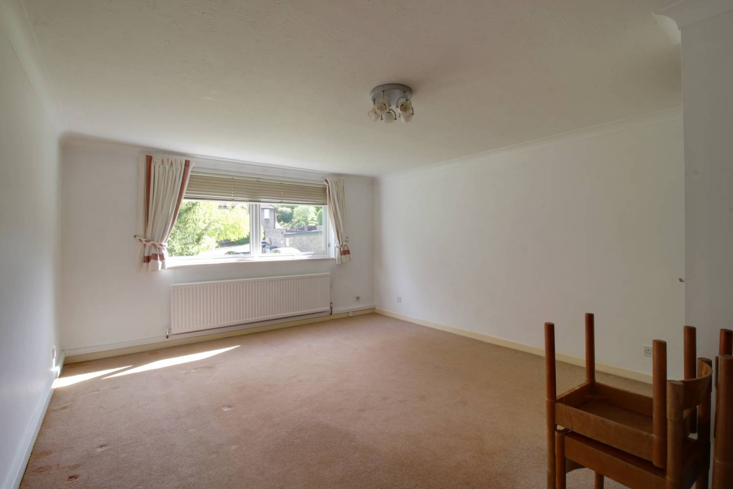Flat Haling Park Road in Greater London