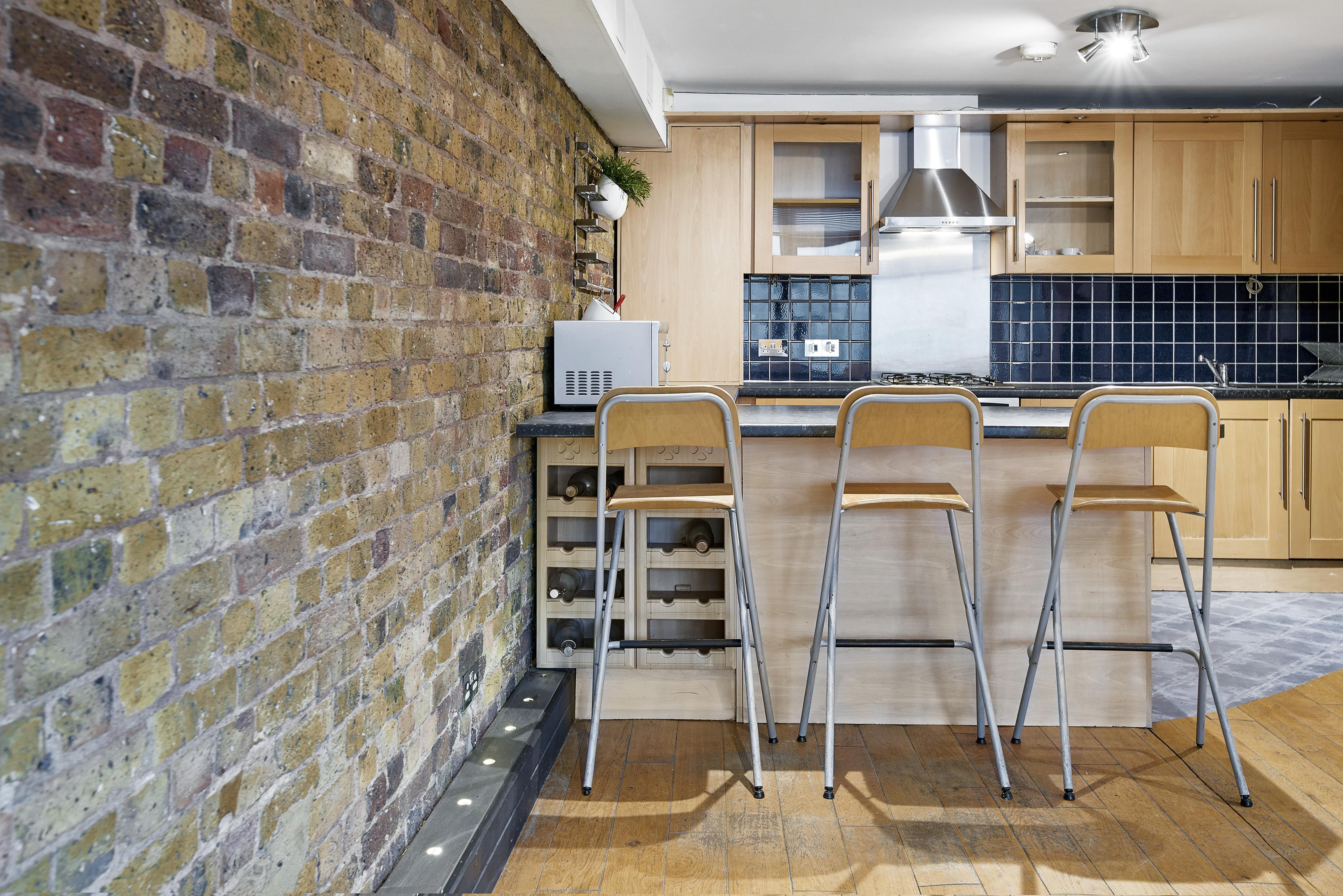 Flat Hanbury Street in Greater London