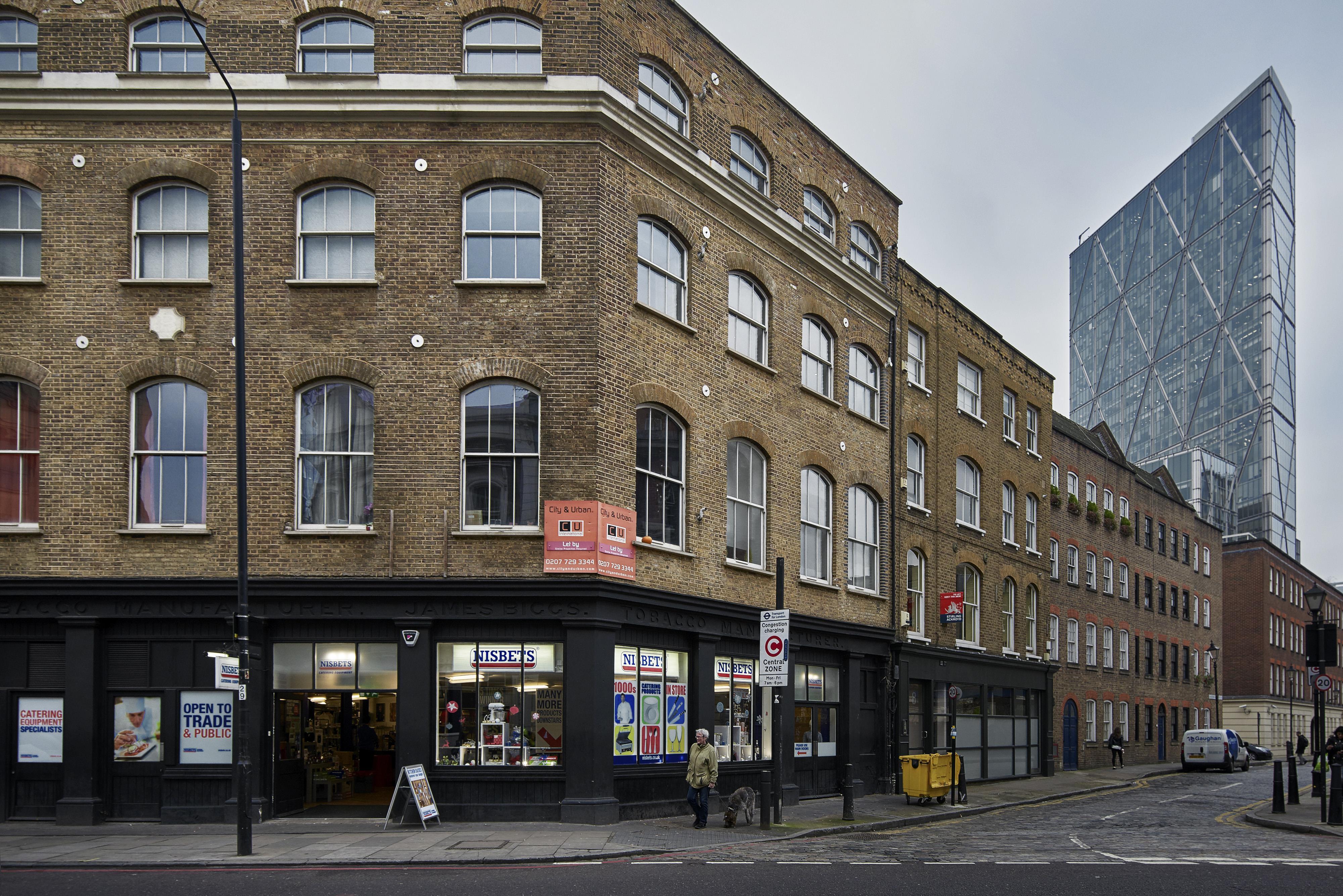 Flat Hanbury Street in Greater London