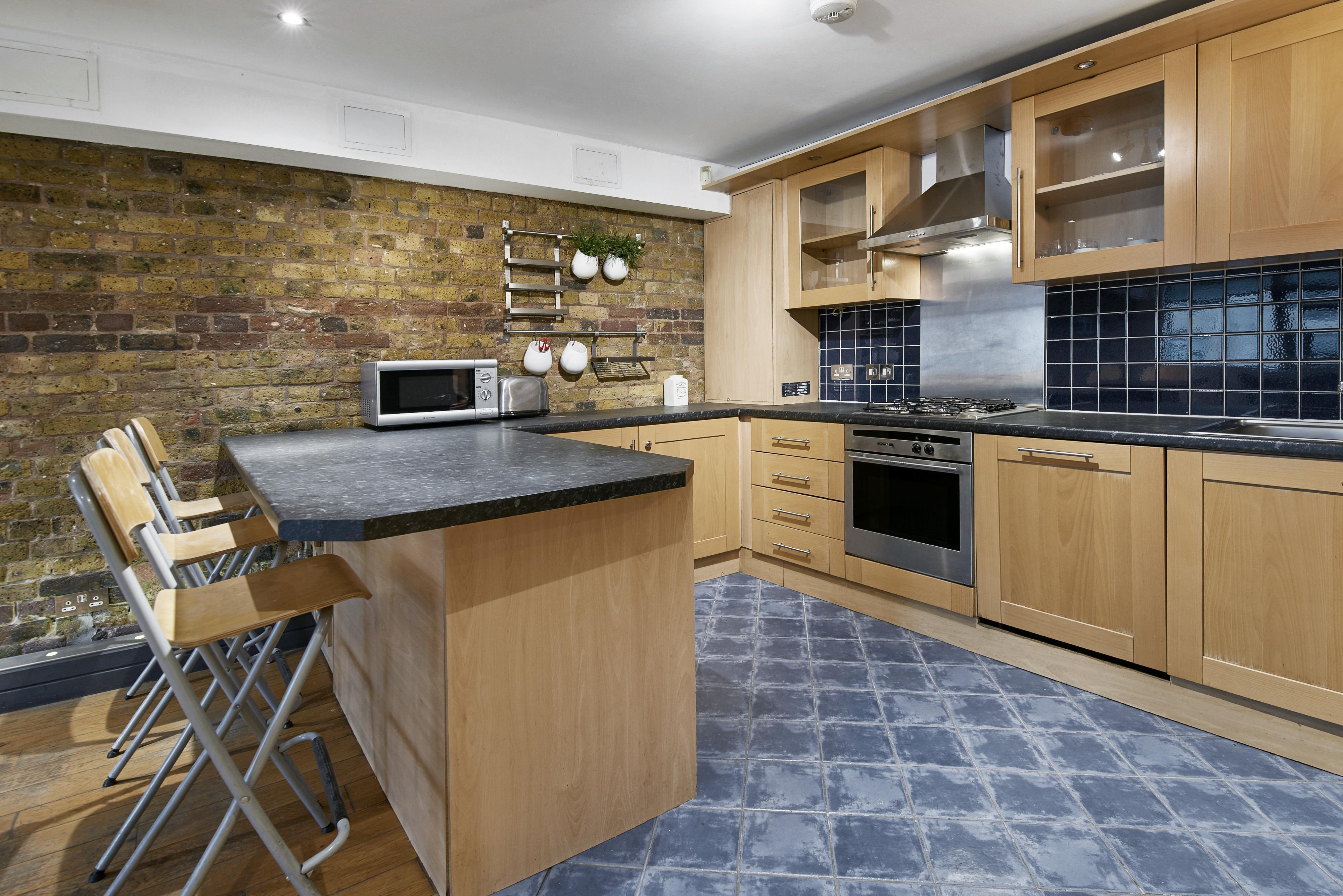 Flat Hanbury Street in Greater London
