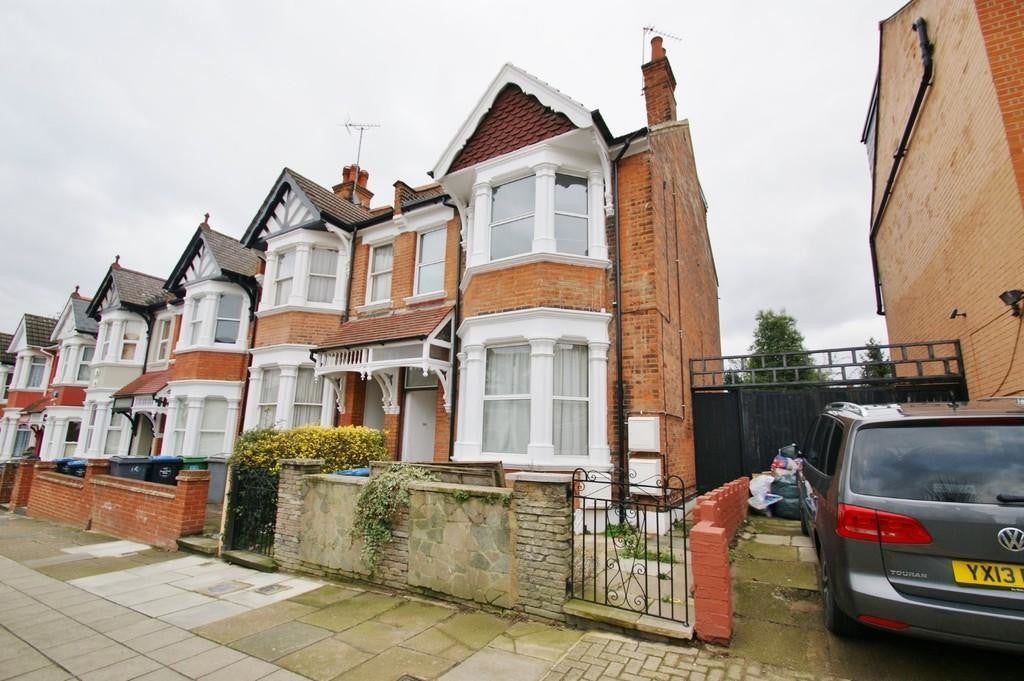 Flat Kings Road in Greater London