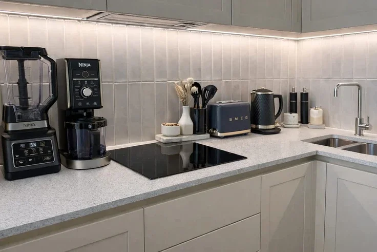 Flat Hogarth Lane in Greater London