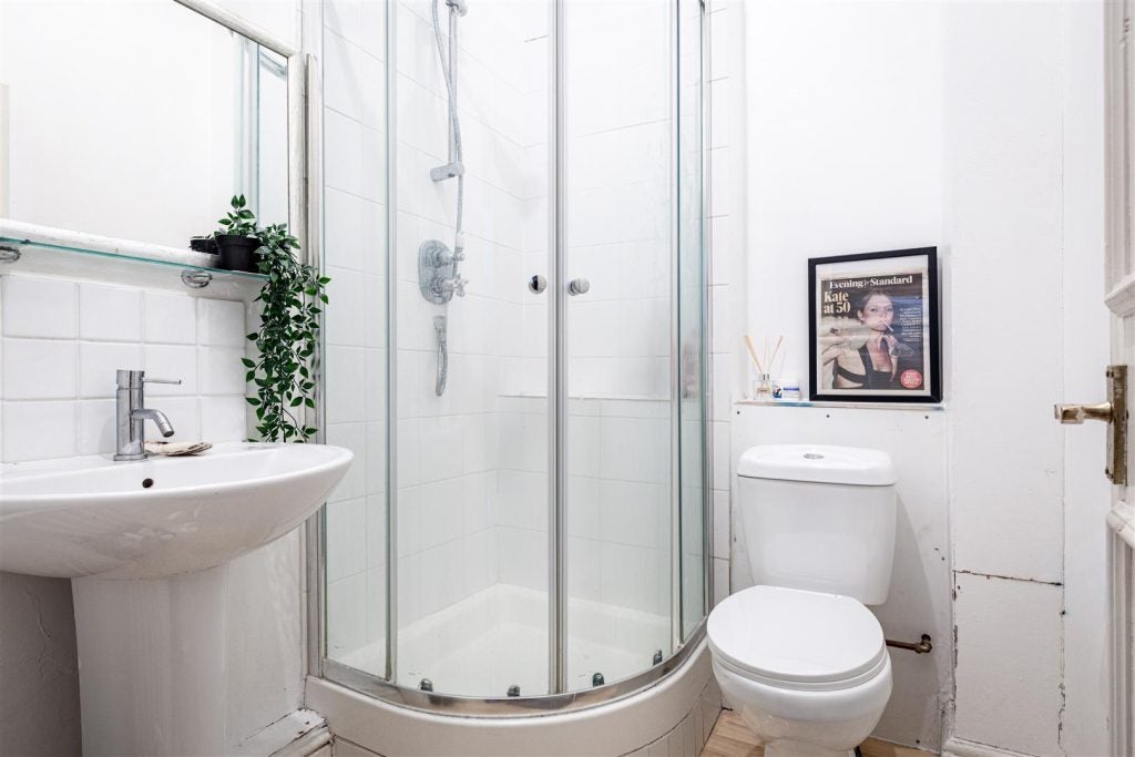 Flat Netherwood Road in Greater London