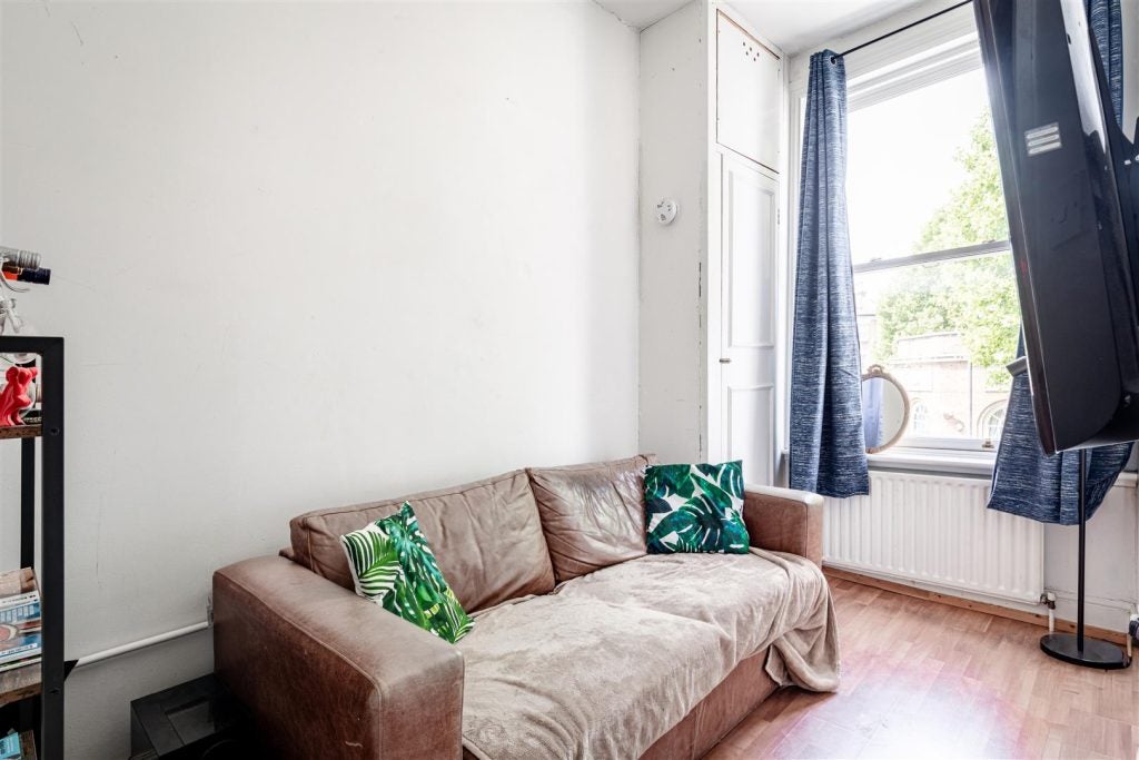 Flat Netherwood Road in Greater London