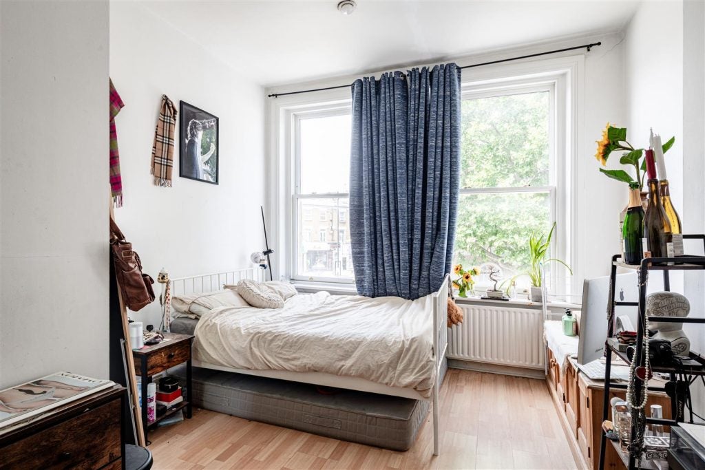 Flat Netherwood Road in Greater London