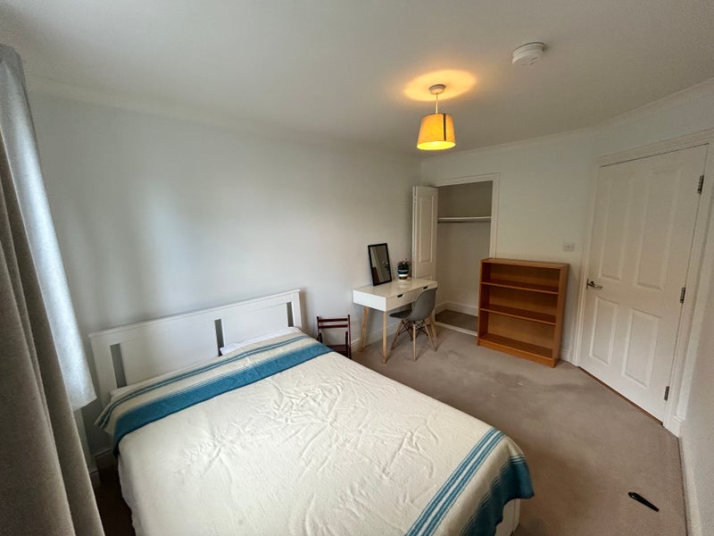 Flat Balham High Road in Greater London