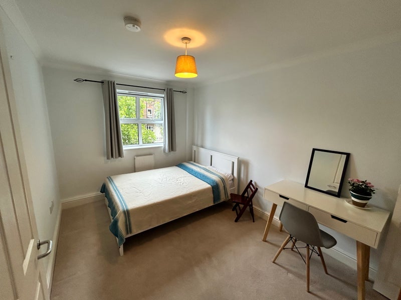 Flat Balham High Road in Greater London
