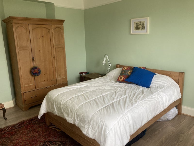 Room Kirkhill Road in Penicuik