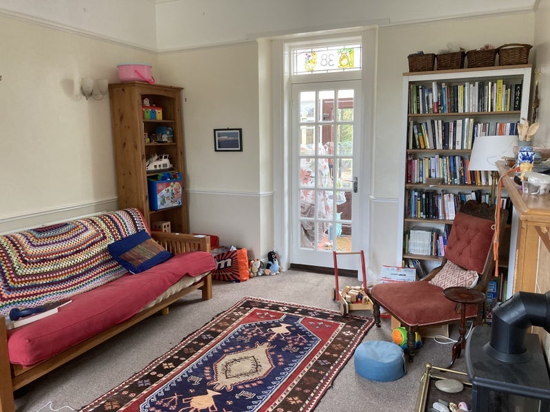 Room Kirkhill Road in Penicuik