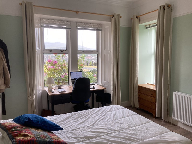 Room Kirkhill Road in Penicuik