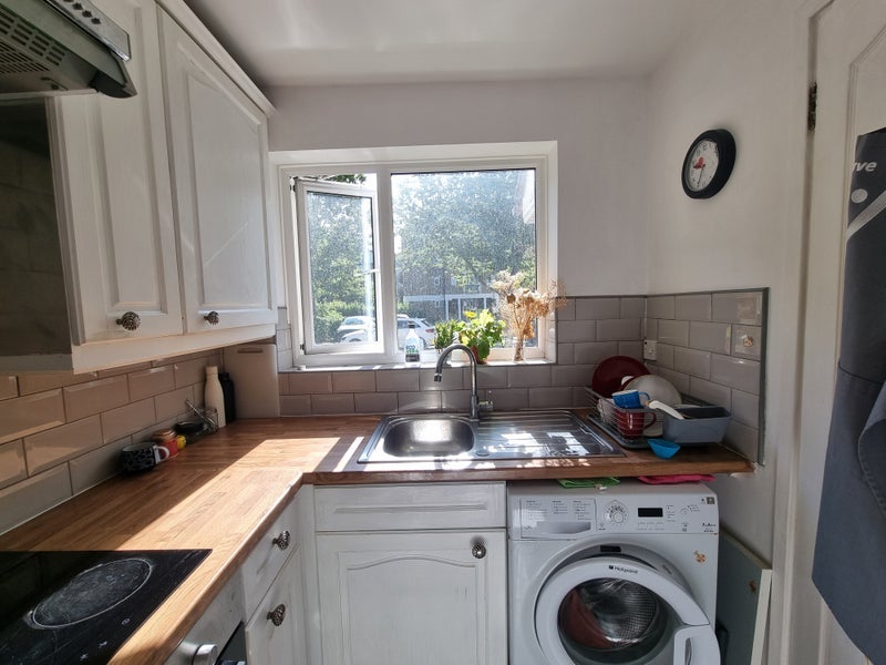 Room Water Lane in Greater London