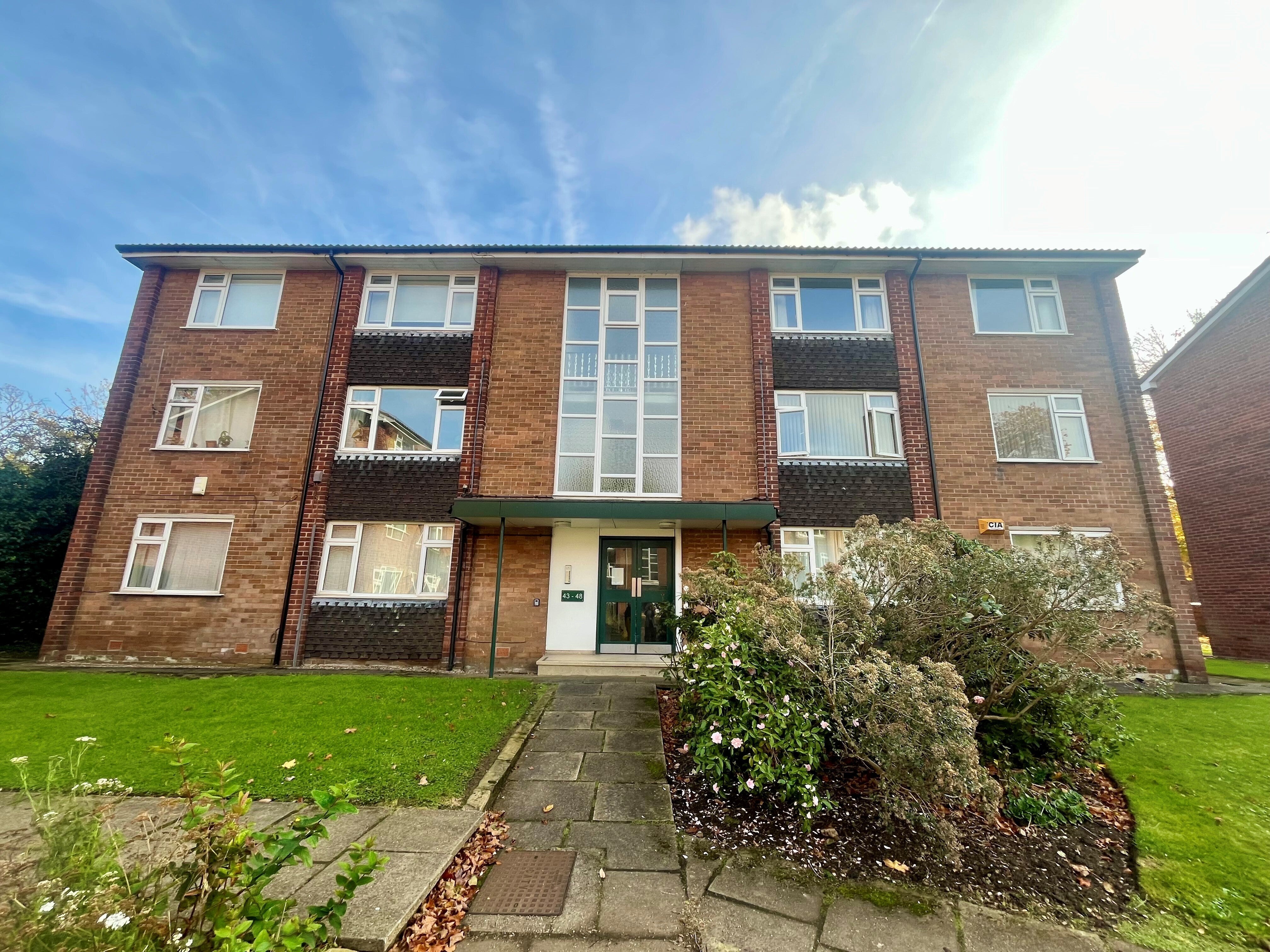 Flat Barlow Moor Court in Manchester