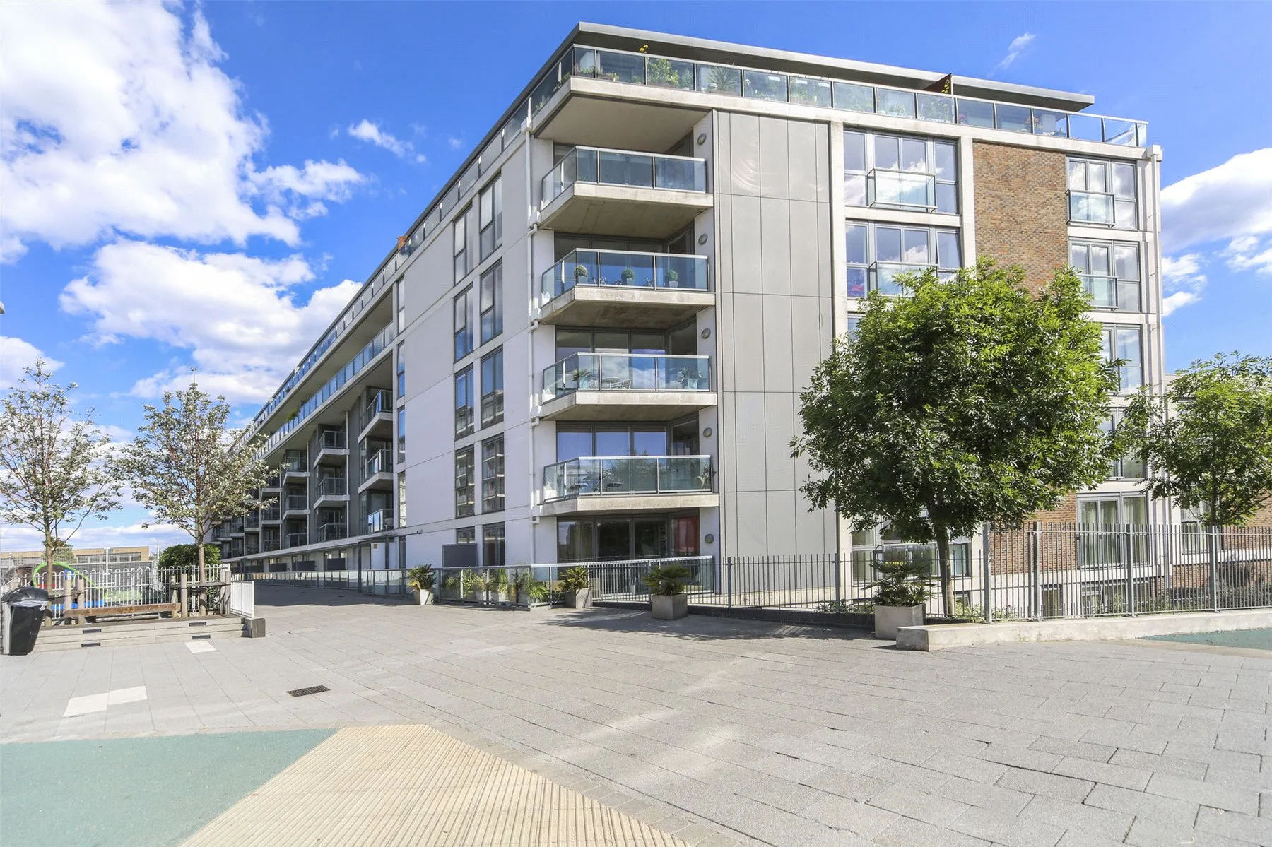 Flat Banning Street in Greater London