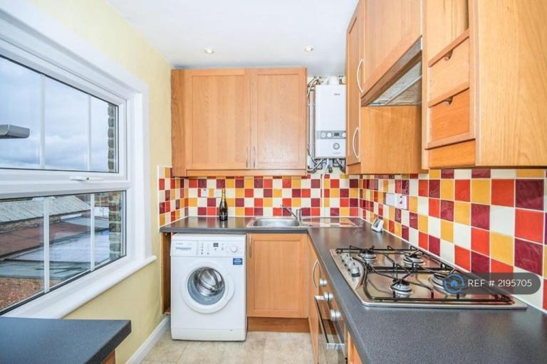 Flat Leigham Court in Greater London