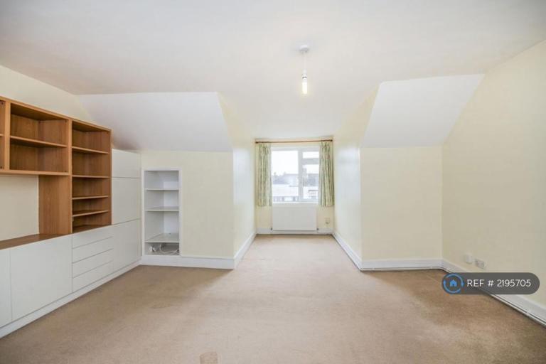 Flat Leigham Court in Greater London